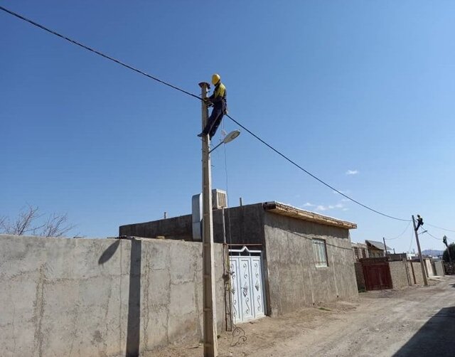 شبکه برق ۱۱ روستای بخش صالح آباد شهرستان مهران اصلاح و بهسازی شد